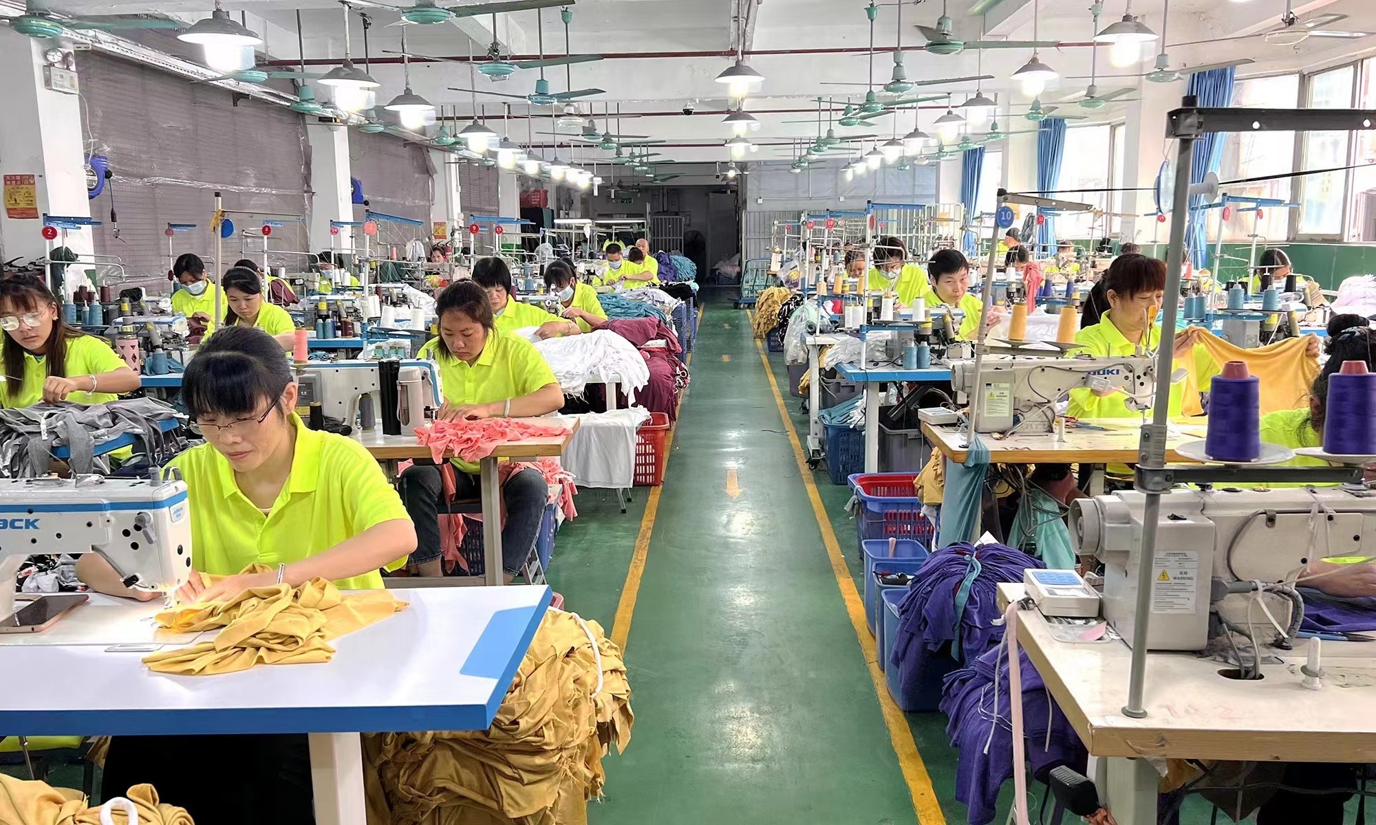 Guangzhou Vinas clothing technology Co., LTD lini produksi pabrik