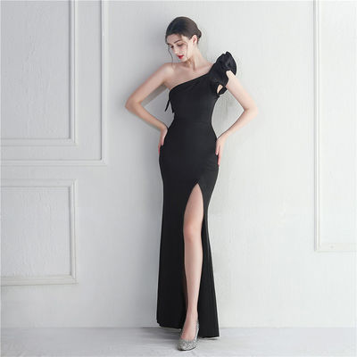 Gaun Malam Hitam Langsing Irregular Ruffled Edge Gaun Panjang Lantai Seksi Dengan Tas Pinggul