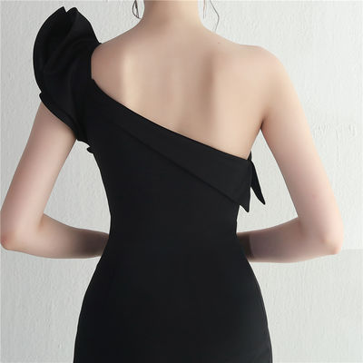 Gaun Malam Hitam Langsing Irregular Ruffled Edge Gaun Panjang Lantai Seksi Dengan Tas Pinggul