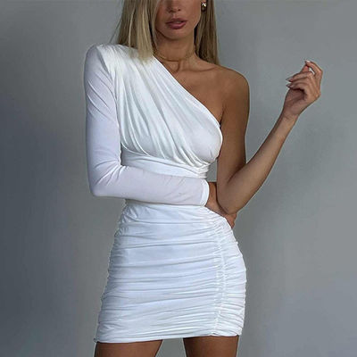 Fashion Satu Bahu Tube Gaun Slim Pleated Satu Bahu Gaun lengan panjang Hip Wrap