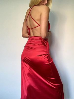 Fashion jual panas warna padat menggantung leher tanpa punggung sabuk tipis membungkus rok pinggul seksi pakaian split