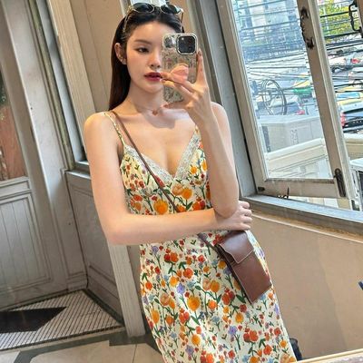 Musim panas mode baru cetak seksi tanpa punggung renda halter gaun