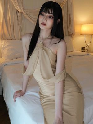 Musim panas gaya baru gaya asing rok ikat seksi tanpa punggung temperamen ramping gaun gloss