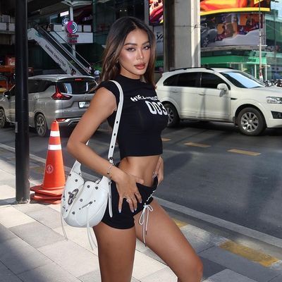 Niche baru Hottie tanpa lengan surat cetak ultra pendek potong T-shirt atas