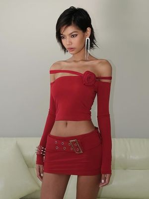Baru mode kustom garis bunga tiga dimensi bahu lengan panjang atas miring bahu tanaman T-shirt wanita