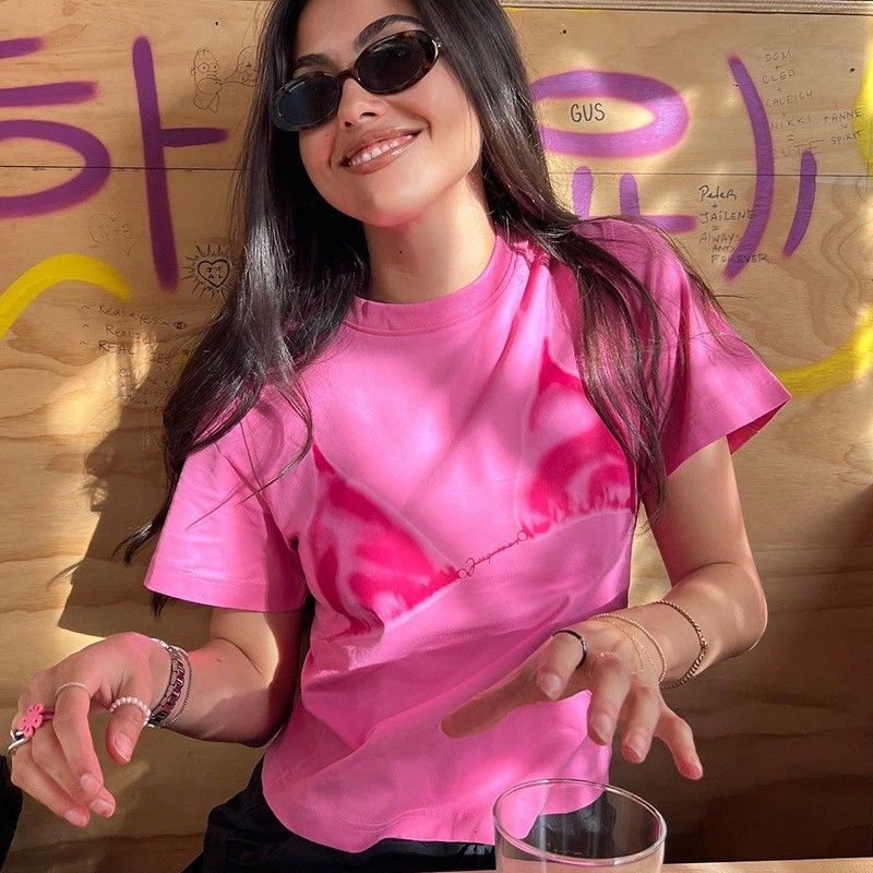 T-Shirt Dekal yang Nyaman dan Bergaya T-Shirt Seksi dengan Leher Bulat dan Lengan Pendek