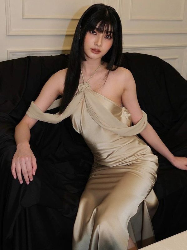 Musim panas gaya baru gaya asing rok ikat seksi tanpa punggung temperamen ramping gaun gloss