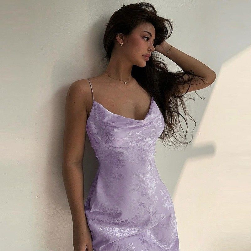 Wanita Musim Panas Baru seksi garis leher gaya Prancis Satin Backless Long Halter gaun